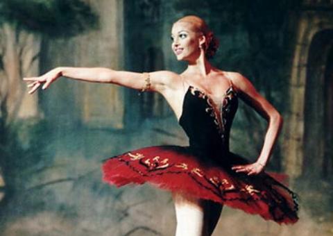 Após ataque com ácido, ex-solista do Bolshoi acusa direção de prostituir bailarinas 